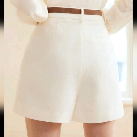 WOVEN WOMEN'S SLANT POCKET SEAM FRONT SHORTS - Picture 3 of 4